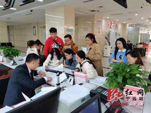 宁远“简政放权”优化窗口服务_副本500.jpg