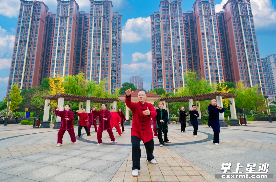 长沙县连续14年蝉联中国最具幸福感城市（县级）。图为星沙市民幸福生活场景。章帝 摄