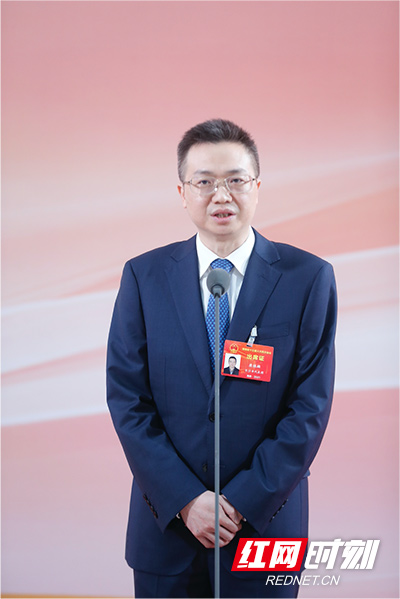 康镇麟.jpg