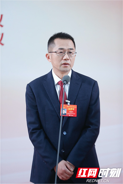 刘海洋.jpg