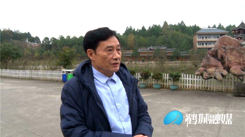 黄秀佳：十八年扎根泥土 昔日穷村变景区.mp4_20210129_153307.210.png