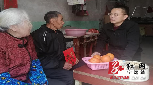 宁远：胡红灯走访慰问计生困难家庭_副本_副本500.jpg