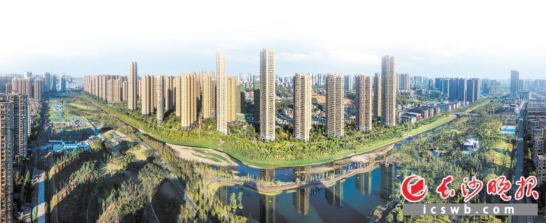 　　水清岸绿、步步是景，好一幅清新宜人的品质雨花图。　　彭可佳 摄