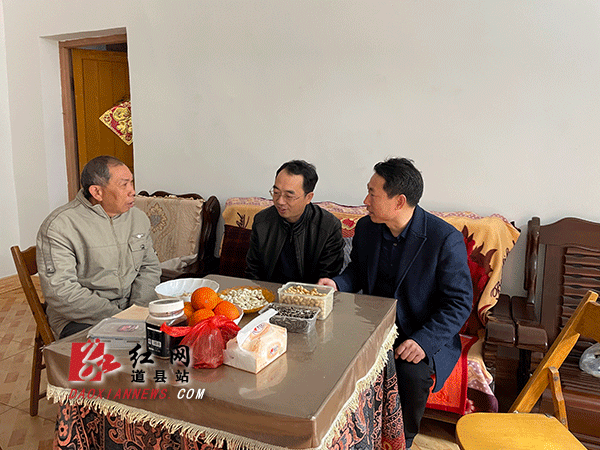 走访慰问科技退休老党员.gif
