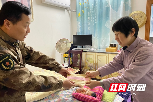 黄劲夫妇.jpg
