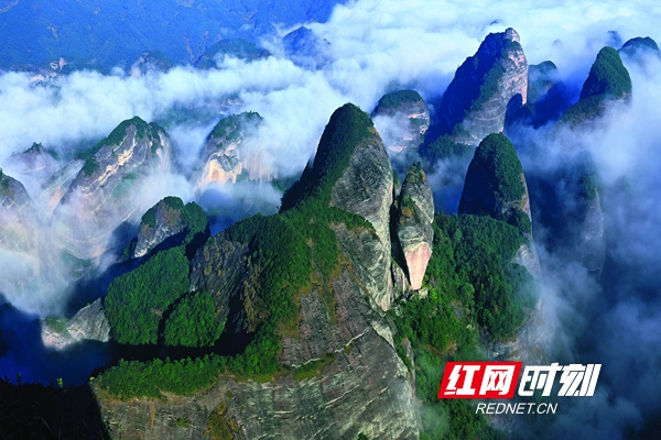 崀山鲸鱼闹海奇景_副本.jpg 崀山鲸鱼闹海奇景_副本.jpg
