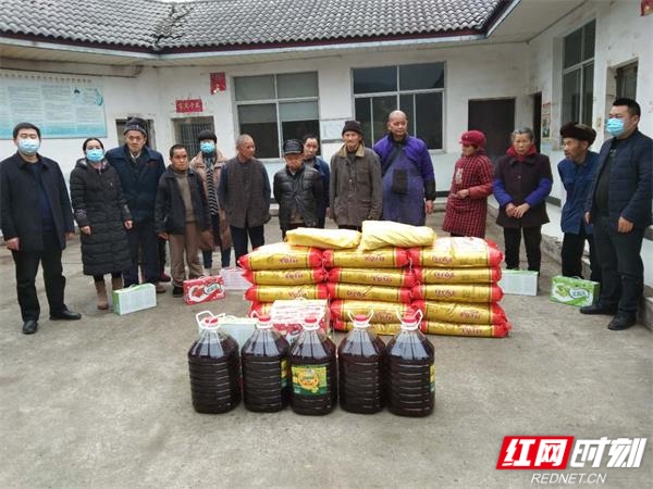 敬老院慰问.jpg