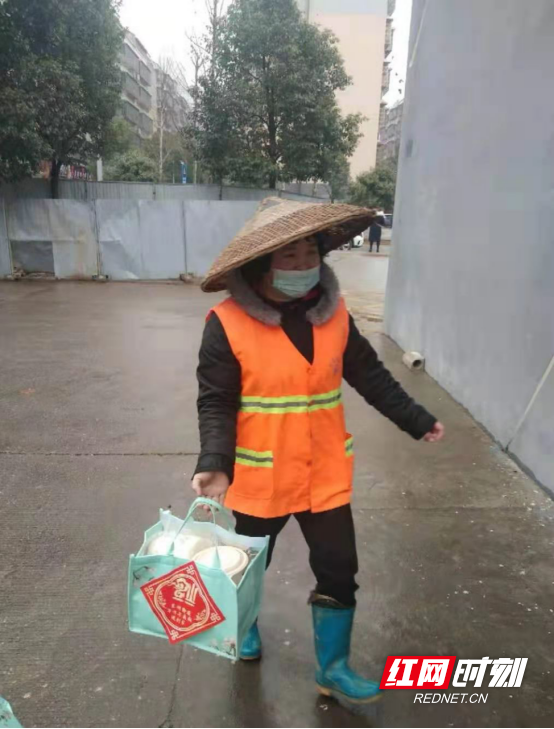 芙蓉区东湖街道:年夜饭送到岗,稳岗留工更暖心414.png 芙蓉区东湖街道:年夜饭送到岗,稳岗留工更暖心414.png