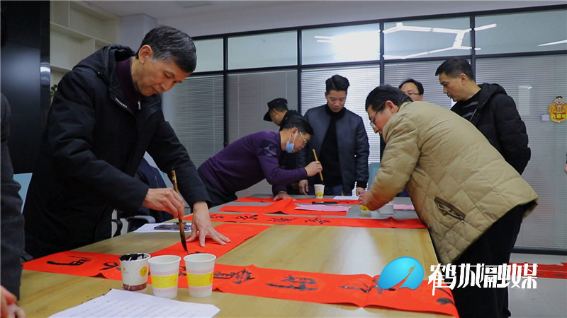 迎新年送春联活动温暖新闻工作者.mp4_20210209_173424.425.jpg