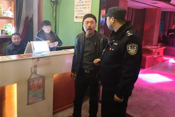 晚饭后对辖区娱乐场所进行走访，告知尽量避免发生冲突8.jpg