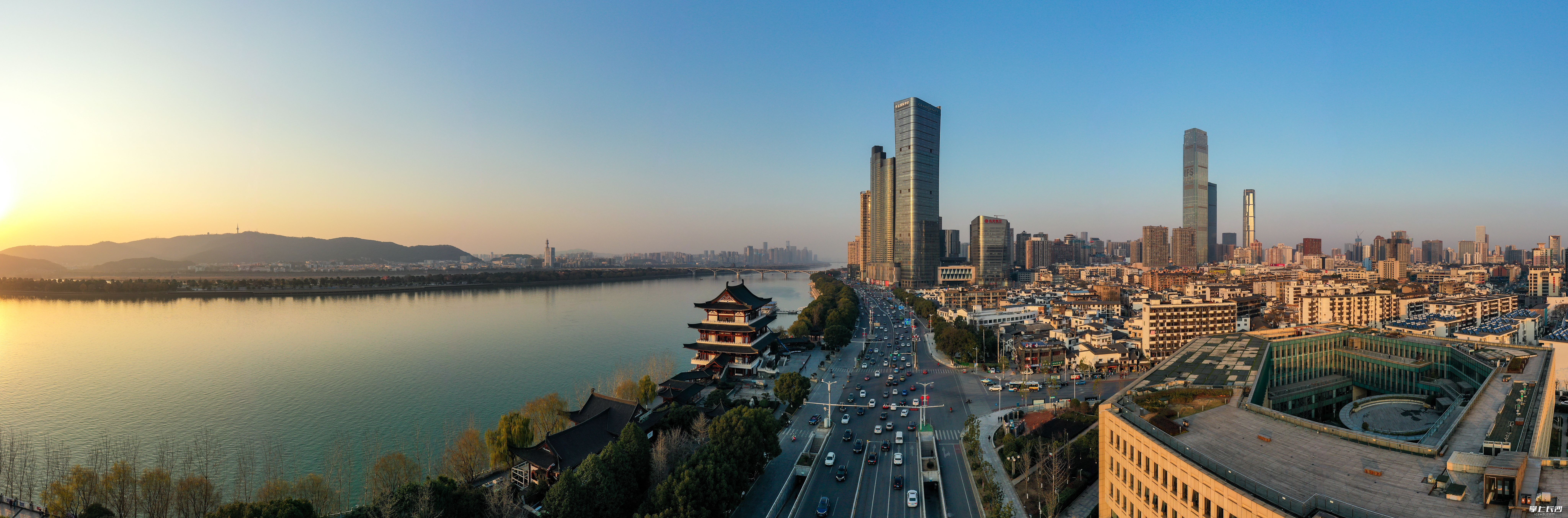 半条江岸在天心。长沙晚报全媒体记者 陈飞 摄 半条江岸在天心。长沙晚报全媒体记者 陈飞 摄