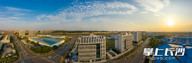长沙天心软件产业园片区,软件业、大数据、人工智能、5G等数字经济产业迅速崛起。长沙晚报全媒体记者 陈飞 摄 长沙天心软件产业园片区,软件业、大数据、人工智能、5G等数字经济产业迅速崛起。长沙晚报全媒体记者 陈飞 摄