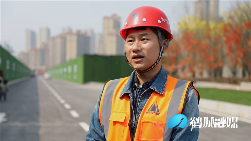 首钢农场片区规划道路项目复工 开足马力促建设.mp4_20210223_175056.884.jpg