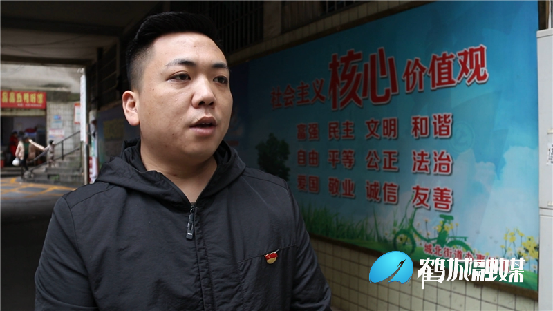 全国脱贫攻坚表彰会引起鹤城广大干部群众热议（半成品）.mp4_20210225_150403.330.png