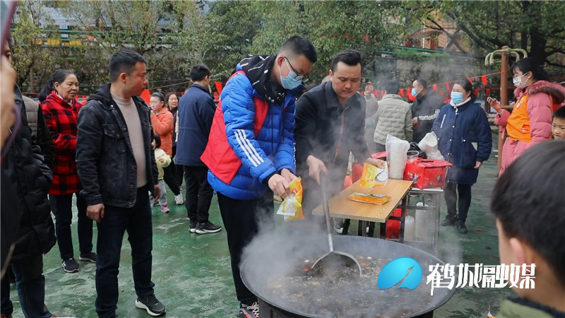 华峰社区开展“浓情元宵&nbsp; 春暖社区”活动.mp4_20210226_164650.222.jpg