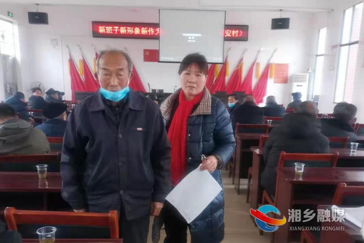 栗山镇永安村收看现场。.jpg 栗山镇永安村收看现场。.jpg