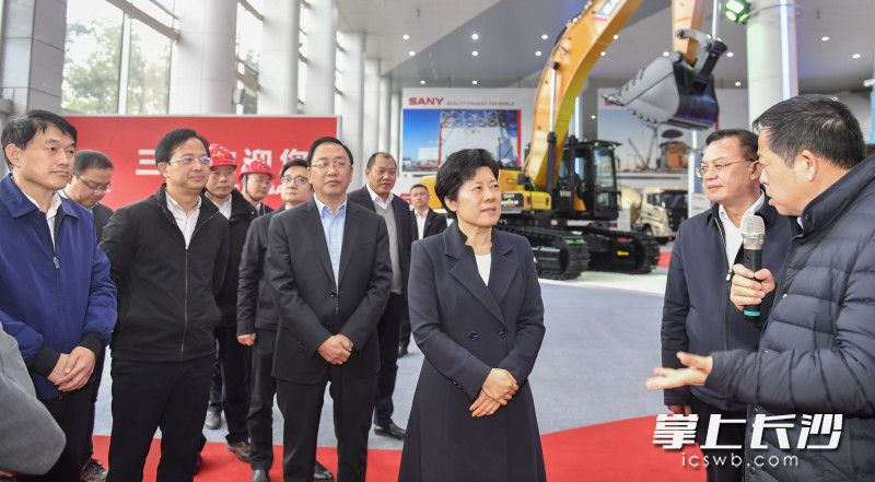 3月2日,省委常委、省政府副省长、市委书记吴桂英调研湖南自贸试验区长沙片区建设情况,走进三一科学城。长沙晚报全媒体记者 余劭劼 摄 3月2日,省委常委、省政府副省长、市委书记吴桂英调研湖南自贸试验区长沙片区建设情况,走进三一科学城。长沙晚报全媒体记者 余劭劼 摄