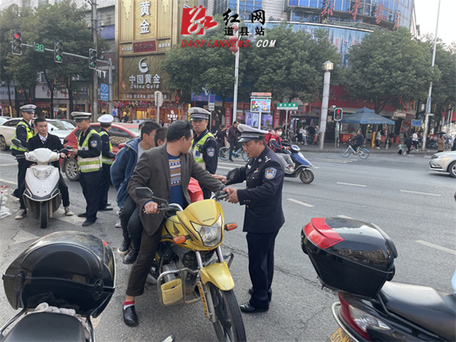 道县交警：打好“四大战役”，整治摩托车电动车违法行为_副本.jpg