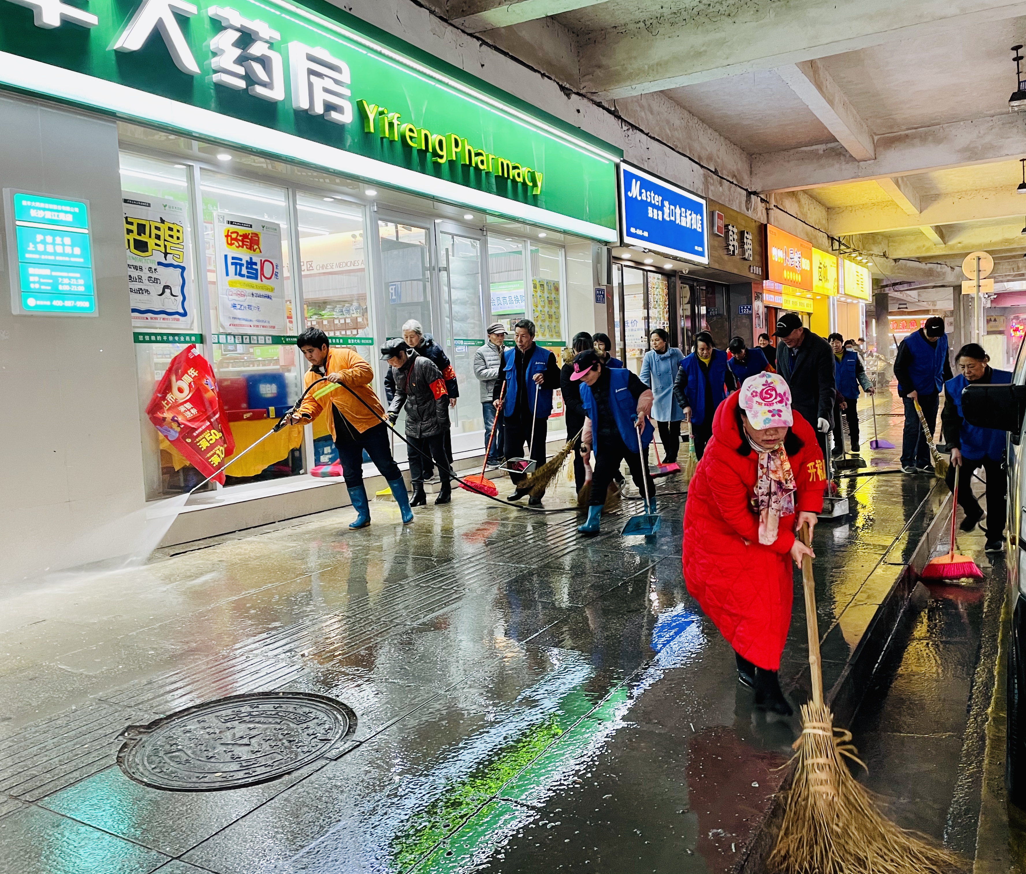 全省最大樓盤小區(qū)湘江世紀(jì)城徹底“洗把臉”。  長(zhǎng)沙晚報(bào)全媒體記者 李卓 攝