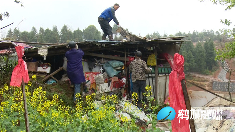 鹤城区盈口乡重拳出击拆除“两违”建筑.mp4_20210311_183913.461.jpg