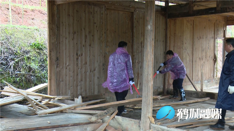 鹤城区盈口乡重拳出击拆除“两违”建筑.mp4_20210311_183929.789.jpg