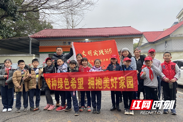 活动结束后集体合影_副本.jpg