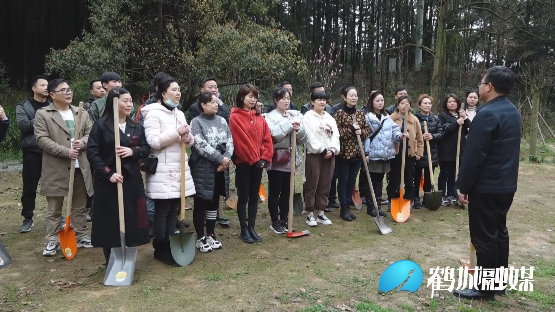 鹤城：城北街道组织开展义务植树活动.mp4_20210312_160317.082.jpg