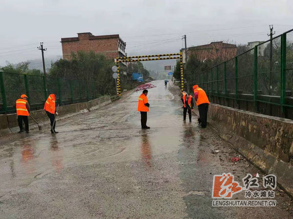 疏通橋面積水.jpg