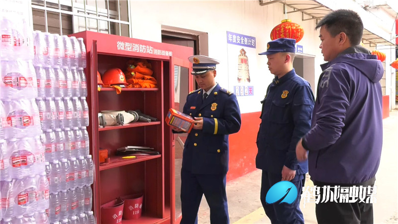 鹤城区消防救援大队举行消防演练（半成品）.mp4_20210316_163904.503.jpg