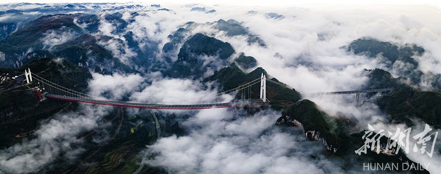 云端上的矮寨大桥