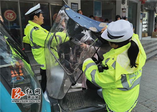图一：拆除摩托车晴雨伞.jpg