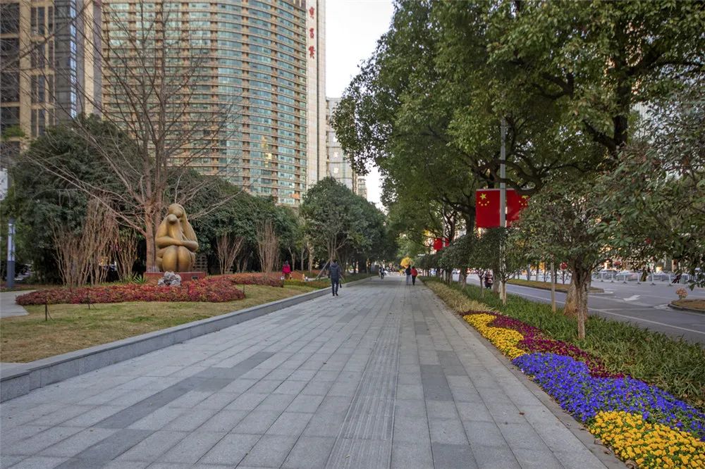 《芙蓉路街头公园》摄影:谢望东