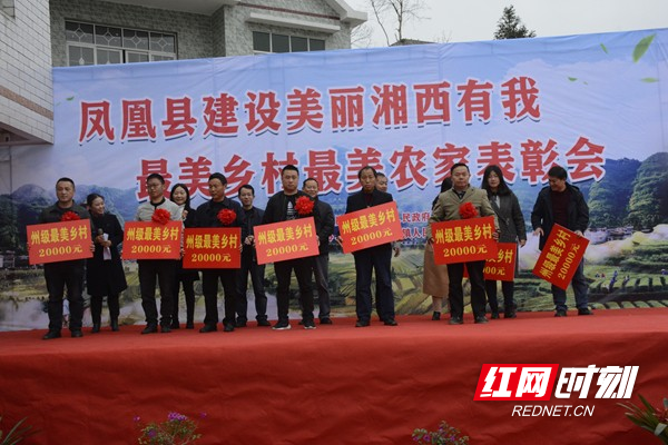 再次感动，再次流泪 | 刘兴隆：弹奏凤凰琴致敬中国乡村教师