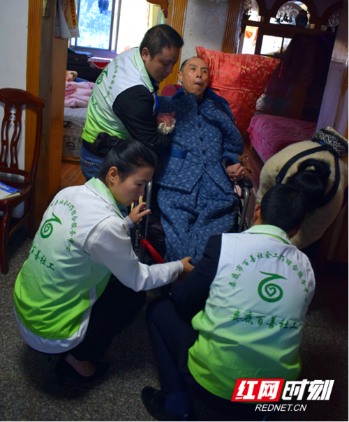 1_娄底：“喘息”服务温暖特殊人群家庭照护者96_副本.png