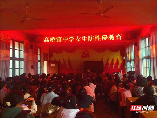 女生讲座.jpg