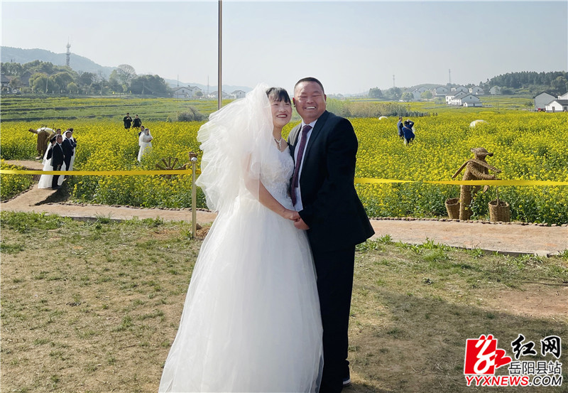 汤艳东 谭友元夫妇 结婚33周年.jpg