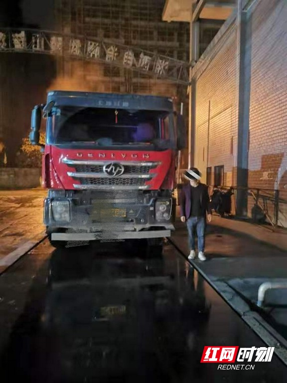 fef81db34e514470b7b1af3b57e23560.marked.jpg