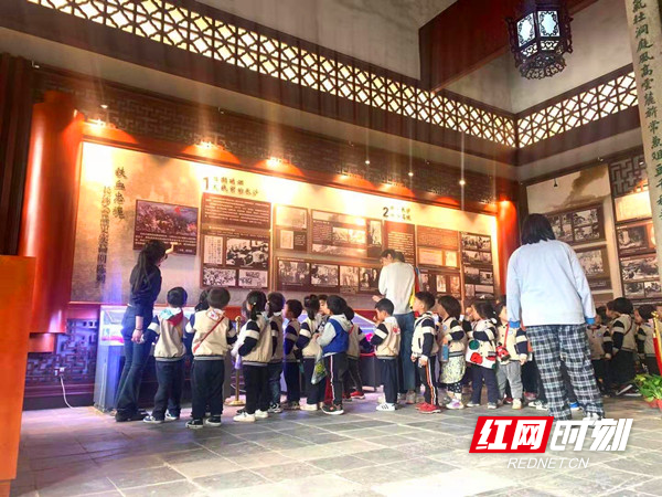 湖南师范大学幼儿园开展“缅怀英烈，党的光辉普照童心”活动