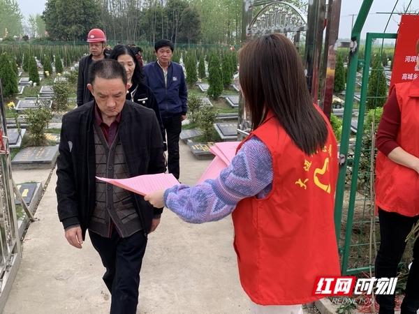 鲜花换香烛 益阳市大通湖区河坝镇文明祭祀蔚然成风