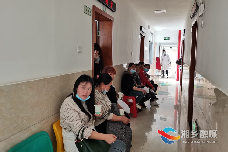 接种人员在留观室观察。.jpg