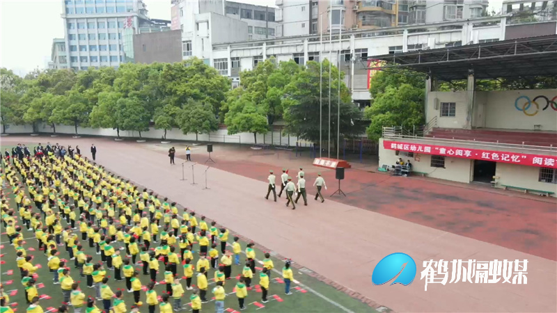 鹤城区幼儿园：童心向党 红色阅读活动伴幼儿成长.mp4_20210331_152254.903.jpg