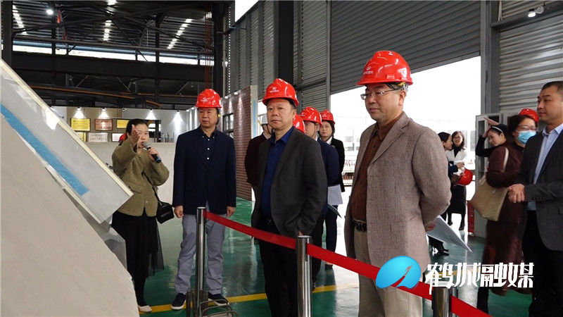 黄雪鸿调研鹤城装配式建筑产业链.mp4_20210401_181450.862_副本1.jpg