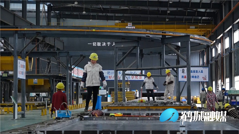 黄雪鸿调研鹤城装配式建筑产业链.mp4_20210401_181526.237_副本1.jpg