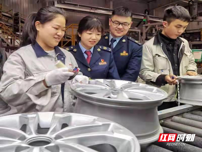 服务惠民办实事 星城春风四季吹1.jpg 服务惠民办实事 星城春风四季吹1.jpg