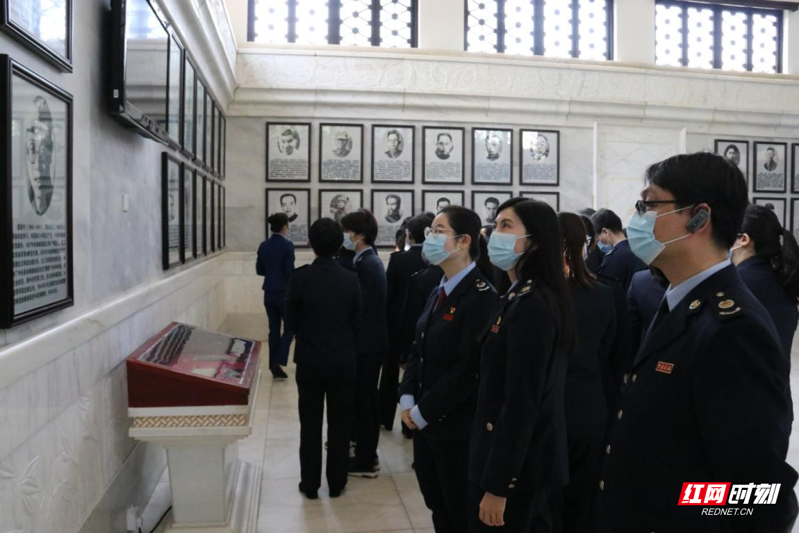 缅怀英烈学党史 红色血脉永赓续4.jpg 缅怀英烈学党史 红色血脉永赓续4.jpg