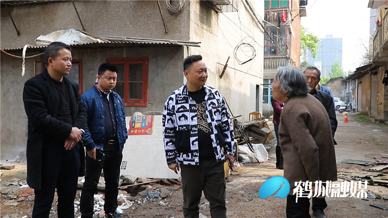城南街道：扎实推进老旧小区改造 提高居民生活条件.mp4_20210413_165051.021_副本.jpg
