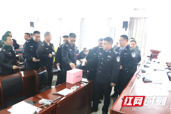 新邵交警大队召开党支部换届选举大会1.jpg