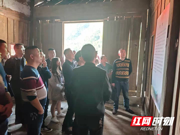 参观_副本.jpg 参观_副本.jpg