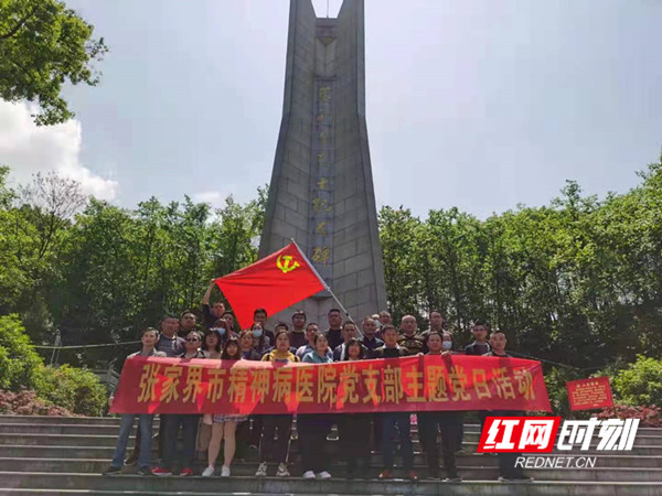 合影_副本.jpg 合影_副本.jpg