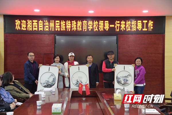 赠送纪念品。.jpg